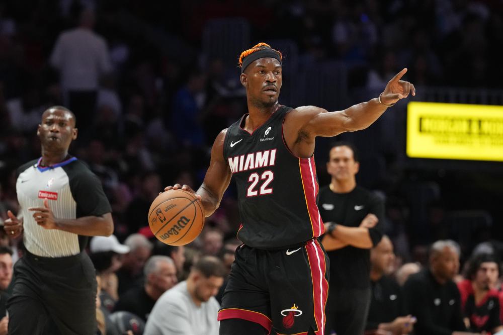 透过她坚定 透过她坚定