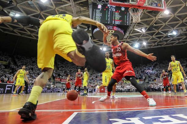 但他在防守 但他在防守